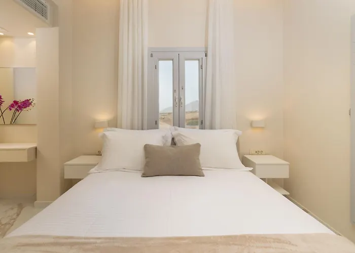 Azure Escape Semesterbostad Karterados (Santorini)